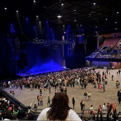 Bill Graham Civic Auditorium - People getting stoked