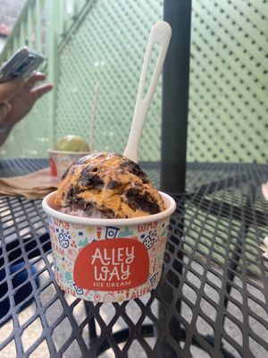 Alleyway Ice Cream by null