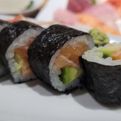 Matsuri - Salmon avocado roll