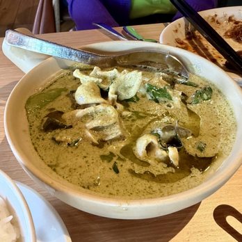 Very Thai - Green curry with chicken - Thai Near Me - Los Angeles, California Very Thai - Green curry with chicken - Thai Near Me - Los Angeles, California