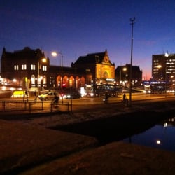 Station Groningen - Station Groningen in de late avondschemering.