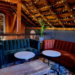 The Jasmine Bar - Small loft upstairs