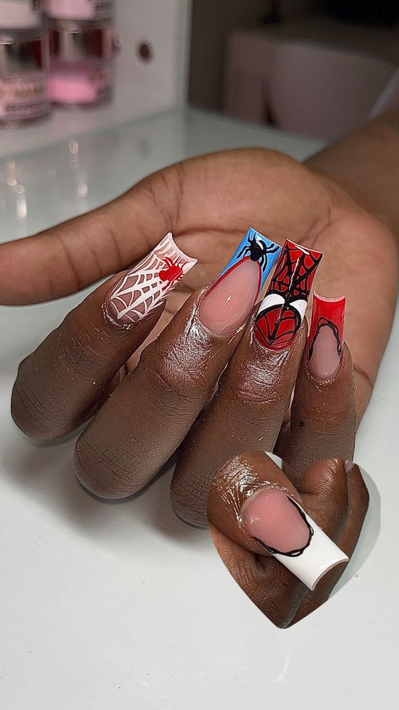 Nails By Lion Nicole Logo