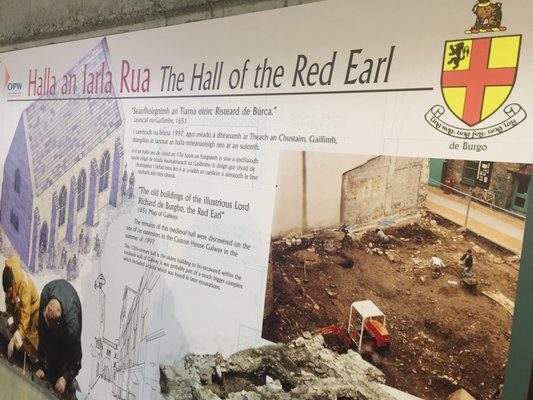 Hall of the Red Earl by null