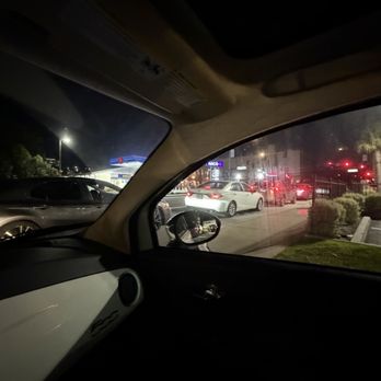 In-N-Out Burger - People can't traffic-control themselves. The line wraps around the street across 4 short blocks and blocks the exit. Add signs. - Fast Food Near Me - Daly City, California