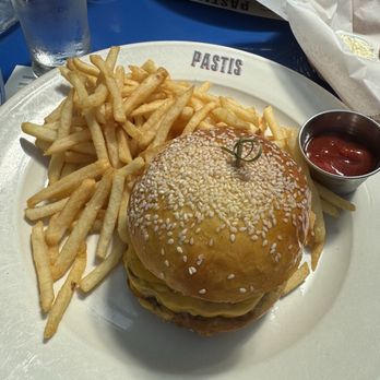 Pastis Miami - Cheese Burger - French Near Me - Miami, Florida