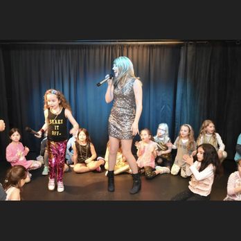 Royal Princess Parties - Taylor singing with the bday girl - Party & Event Planning Near Me Royal Princess Parties - Taylor singing with the bday girl - Party & Event Planning Near Me