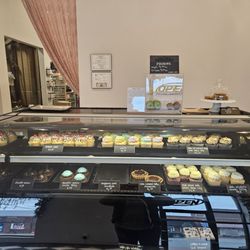 Nosh Dessert Parlour - Dessert counter