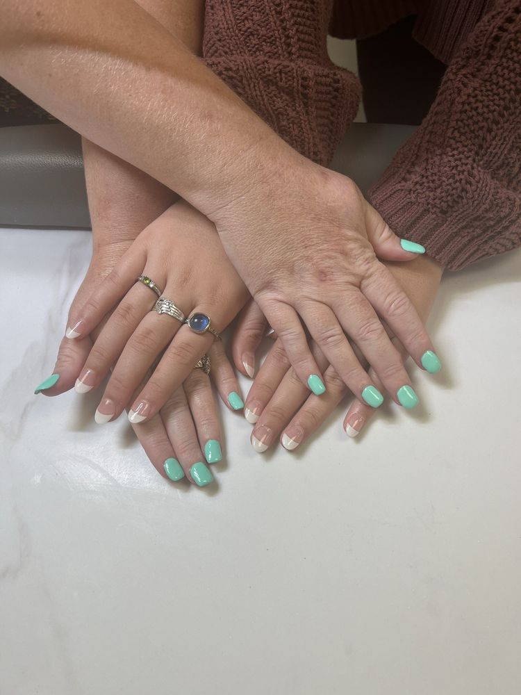Dan’s Nails Logo