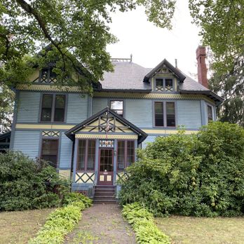 Amherst Inn - 102 year old Victorian house - Bed & Breakfast Near Me - Amherst, Massachusetts