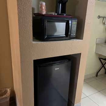 Econo Lodge Inn & Suites - Fridge and microwave - Hotels Near Me - Eagle Pass, Texas