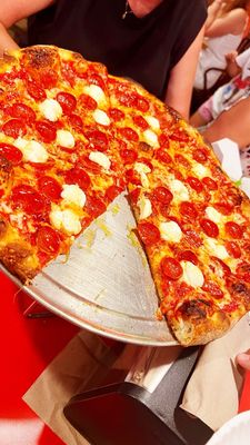 Zee's Pizzeria by null