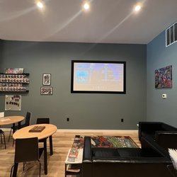 Monocle Comics and Coffee - Seating area