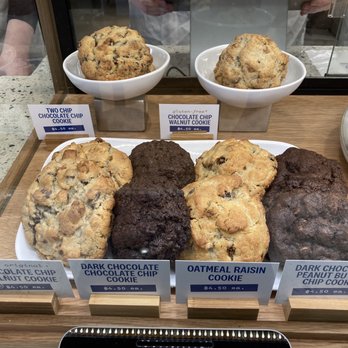 Levain Bakery - Back Bay, Boston - Cookies! - Bakeries Near Me - Boston, Massachusetts Levain Bakery - Back Bay, Boston - Cookies! - Bakeries Near Me - Boston, Massachusetts