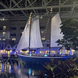 We dined in the boat deck. We dined in the boat deck.