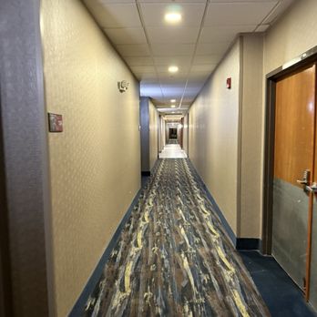 Hampton Inn Eagle Pass - Level 3 hallway - Hotels Near Me - Eagle Pass, Texas