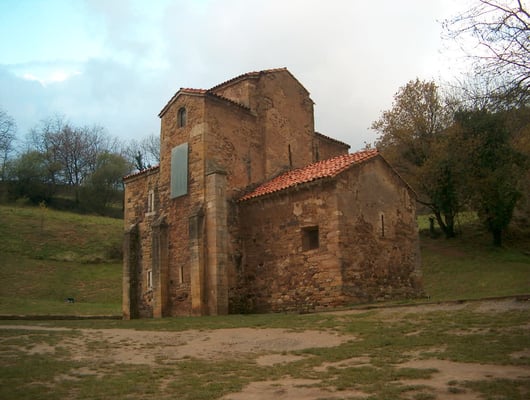 Church of San Miguel de Lillo by null