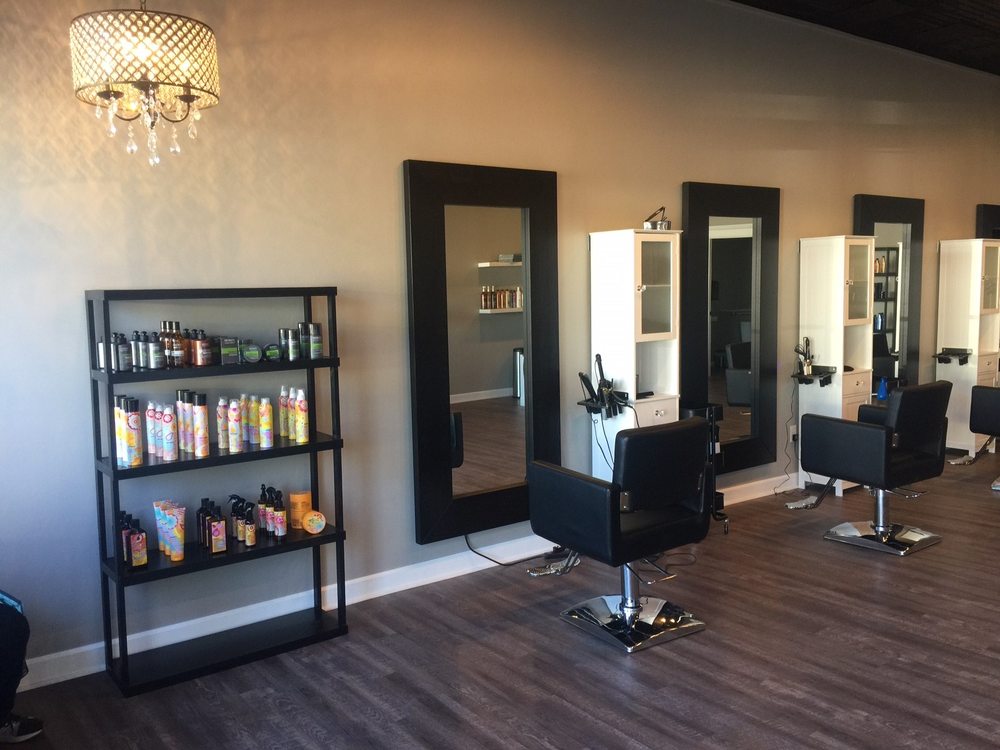 THE BEAUTY BAR Updated September 2024 10 Photos 414 E 4th St