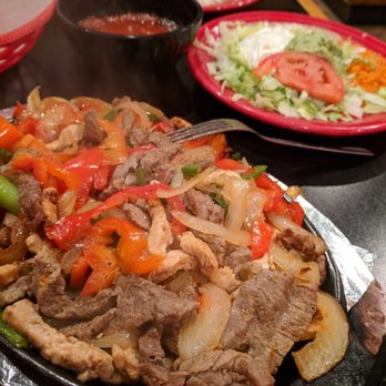 El Jalapeno - Their outstanding fajitas (chicken and steak combo). - Mexican Near Me - Niles, Ohio El Jalapeno - Their outstanding fajitas (chicken and steak combo). - Mexican Near Me - Niles, Ohio
