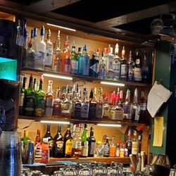 Leny's Place - Behind the bar