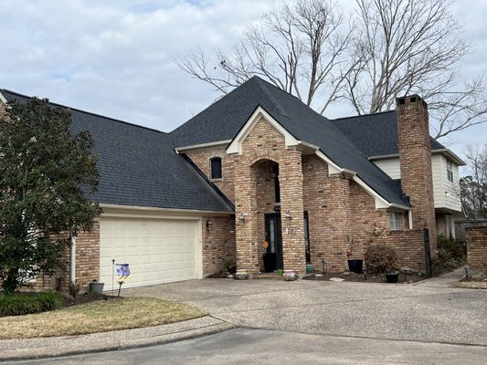 Strawhat Roofing & Construction Logo