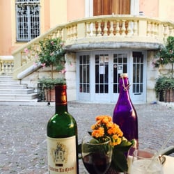 Les Lavandes - Bordeaux lovely wine with awesome outside ambiance