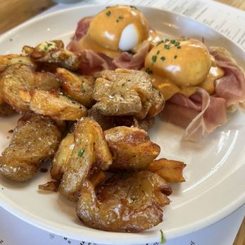 Sixty Vines - Eggs benedict - New American Near Me - Nashville, Tennessee Sixty Vines - Eggs benedict - New American Near Me - Nashville, Tennessee