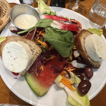 Les Philosophes - Les Philosophes Salad - Bistros Near Me - Paris, 75