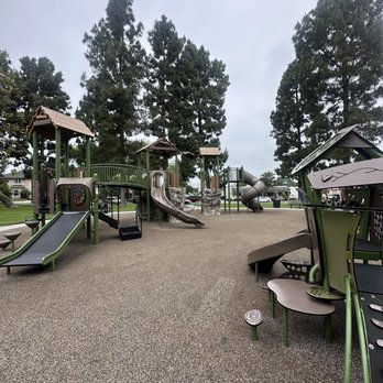 Reservoir Park - Nice park! Lots of grass space surrounding it and benches - Parks Near Me - Signal Hill, California Reservoir Park - Nice park! Lots of grass space surrounding it and benches - Parks Near Me - Signal Hill, California