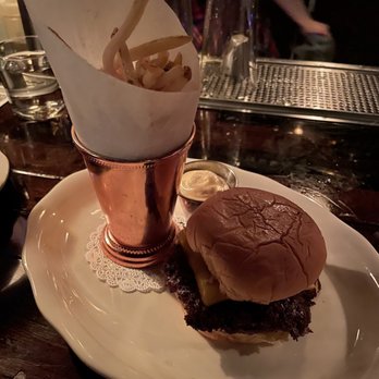 Armitage Alehouse - Burger, fries and garlic aioli - Pubs Near Me - Chicago, Illinois Armitage Alehouse - Burger, fries and garlic aioli - Pubs Near Me - Chicago, Illinois