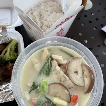 Bangkok Thai Cuisine - Green Curry with chicken (i recommend getting with beef. Chicken was kinda hard) - Thai Near Me - Foothill Ranch, California
