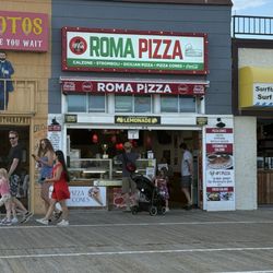 Roma Pizza - Right on the boardwalk