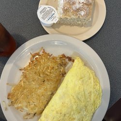 Duck's Dam Diner - Ham & cheese omelette, hash browns and biscuit
