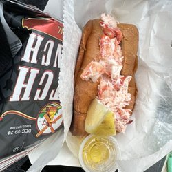 Rebel Lobster - Rebel roll with chips