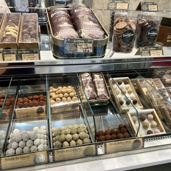 Chocolatería San Ginés - Chocolatiers & Shops Near Me - Madrid, M