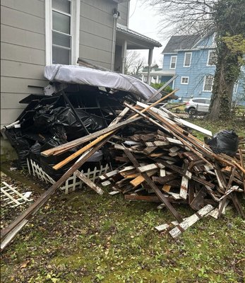Complete Junk Removal Solutions for Any Space - Residential
We help homeowners remove unwanted items such as old furniture, appliances, and general clutter, making your home clean and organized again.

Commercial Junk Removal
Our team provides efficient junk removal for offices, retail spaces, and businesses, ensuring minimal disruption to your operations.

Bulk Item Removal
Need to get rid of large or heavy items? We safely remove furniture, appliances, and other bulky items with ease.