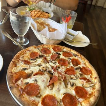 The Hotel Mac - Pepperoni and mushroom pizza for the hubs. He loved it - said it rivaled our favorite east coast pizza!! - Hotels Near Me - Richmond, California