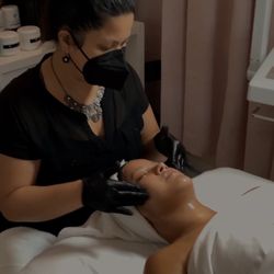 Dermalessence - Enjoy a calming and results driven facial