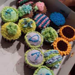 JOANN Fabric and Crafts - Cupcake decorating class...we learned some basic techniques and had an awesome time.