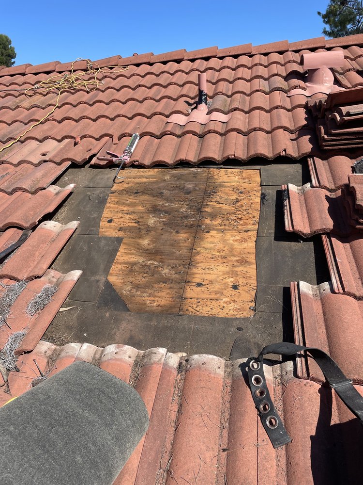 Slide of Alvarez Roofing