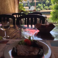 Restaurant du Barrage - Terrasse avec vue splendide sur le pont de l isle Jourdain 86.