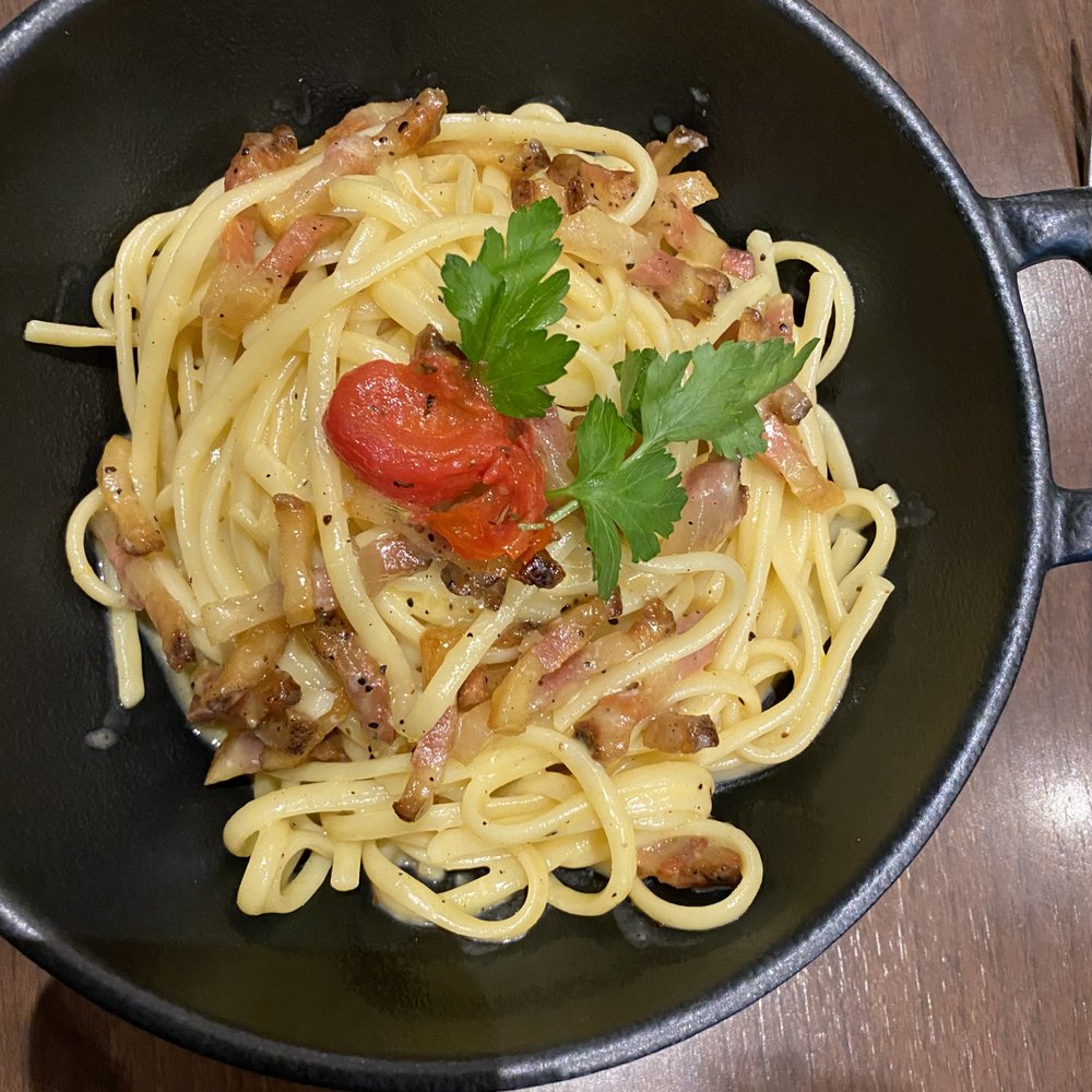 Via Roma - Linguine Carbonara - Italian Near Me - Amboise, 37 Via Roma - Linguine Carbonara - Italian Near Me - Amboise, 37