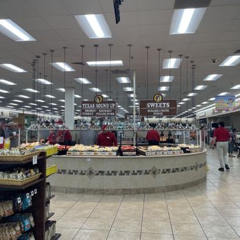 Buc-ee's - Food - Convenience Stores Near Me - Bastrop, Texas