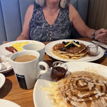 Broken Yolk Cafe - Breakfast! And happy Wife! - Cafes Near Me - Palm Springs, California