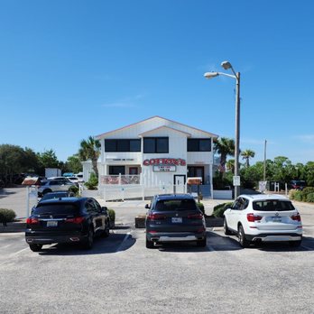 Cotton's Restaurant & Lounge - front distant - Seafood Near Me - Orange Beach, Alabama