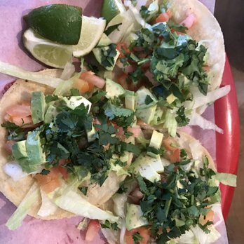 Los Laureles - Vegetarian tacos (lettuce, tomato, cilantro, avocado) - Mexican Near Me - Des Moines, Iowa Los Laureles - Vegetarian tacos (lettuce, tomato, cilantro, avocado) - Mexican Near Me - Des Moines, Iowa