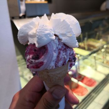 Old Bridge - Pomegranate swirl - Ice Cream & Frozen Yogurt Near Me - Stuttgart, BW