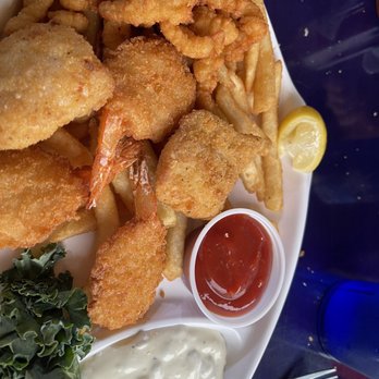 Mo's Seafood & Chowder - Combination plate - Seafood Near Me - Florence, Oregon