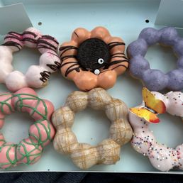 Strawberry Sakura, Pumpkin Spider, Taro, Poison Apple, Caramel Macchiato, and Garden mochi donuts!! Strawberry Sakura, Pumpkin Spider, Taro, Poison Apple, Caramel Macchiato, and Garden mochi donuts!!