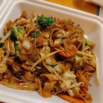 Saeng's Thai Cuisine - Pork Pad See Ew - Japanese Near Me - Kailua, Hawaii